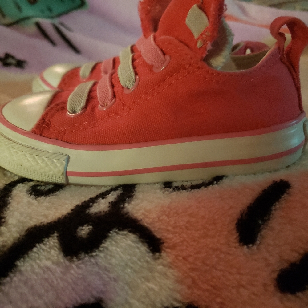 Pink Converse-Toddler Size 6 - Picture 4 of 6